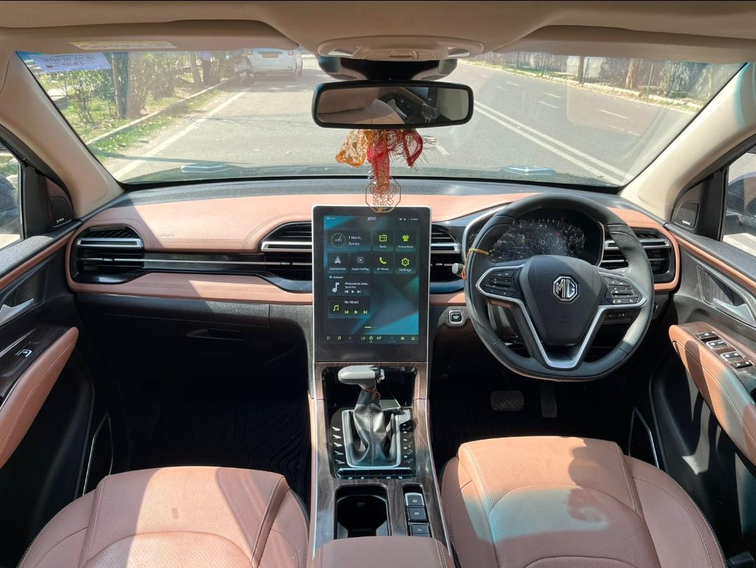 यूज़्ड 2025 एमजी हेक्टर प्लस, Noida 14 यूज़्ड 2025 एमजी हेक्टर प्लस, Noida 14