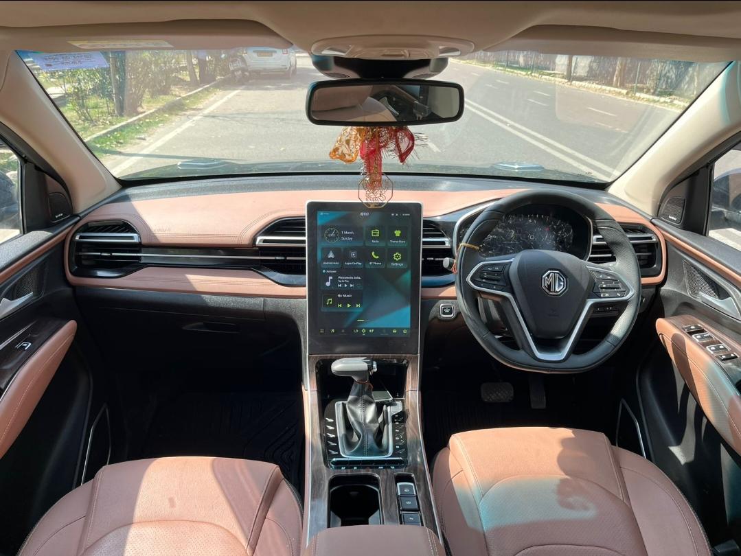 यूज़्ड 2025 एमजी हेक्टर प्लस, Noida 11 यूज़्ड 2025 एमजी हेक्टर प्लस, Noida 11