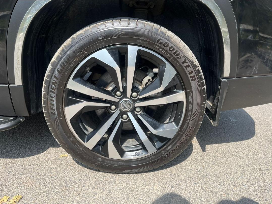 यूज़्ड 2025 एमजी हेक्टर प्लस, Noida 8 यूज़्ड 2025 एमजी हेक्टर प्लस, Noida 8