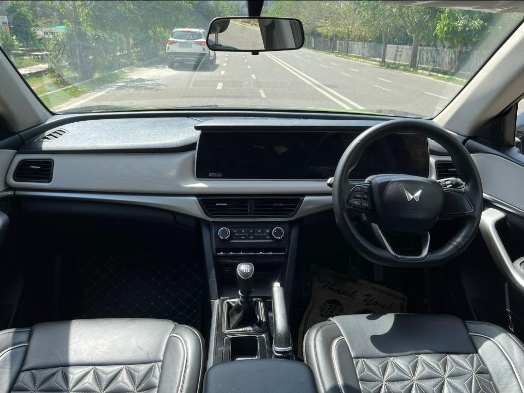 यूज़्ड 2022 महिंद्रा एक्सयूवी700, Noida New Delhi 11 यूज़्ड 2022 महिंद्रा एक्सयूवी700, Noida New Delhi 11