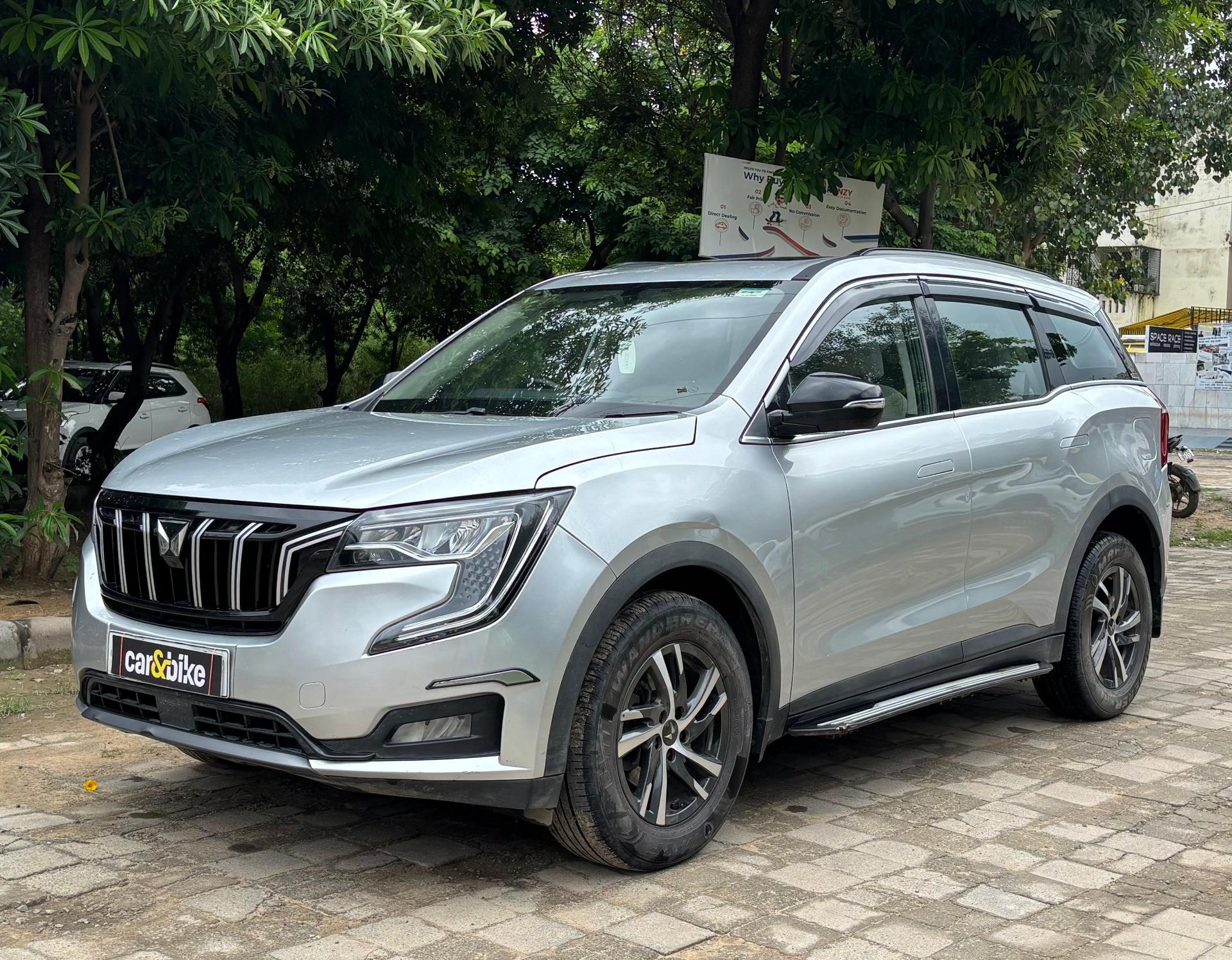 2022 महिंद्रा एक्सयूवी700 AX5 AT Diesel 5 STR 2022 महिंद्रा एक्सयूवी700 AX5 AT Diesel 5 STR