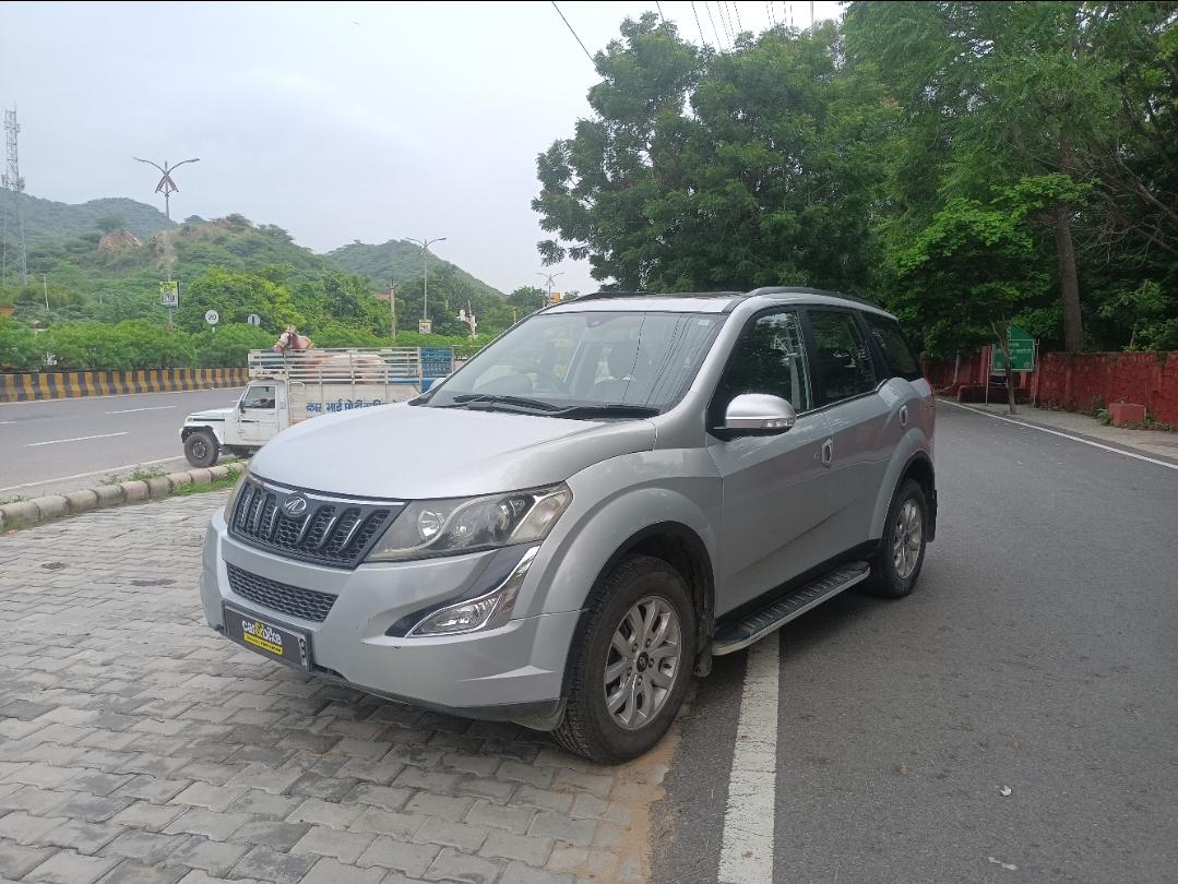 2018 महिंद्रा एक्सयूवी500 W10 FWD 2018 महिंद्रा एक्सयूवी500 W10 FWD