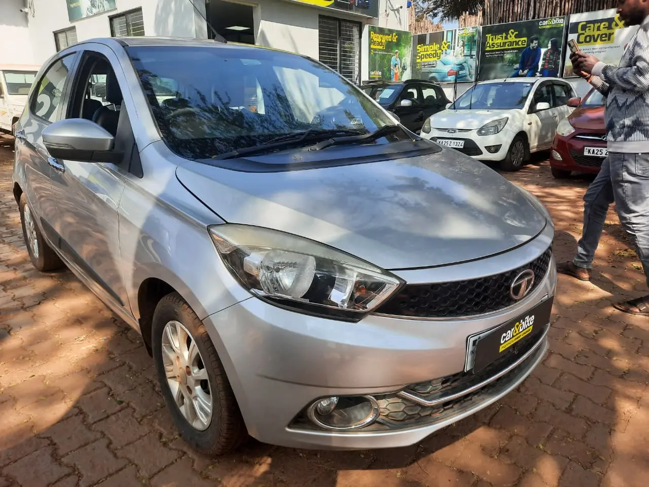 यूज़्ड 2016 टाटा टियागो, Hubli Bharat Mill, Hubli यूज़्ड 2016 टाटा टियागो, Hubli Bharat Mill, Hubli