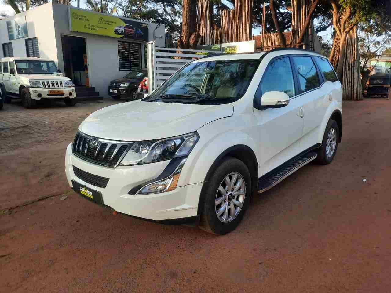 2015 महिंद्रा एक्सयूवी500 W10 FWD 2015 महिंद्रा एक्सयूवी500 W10 FWD