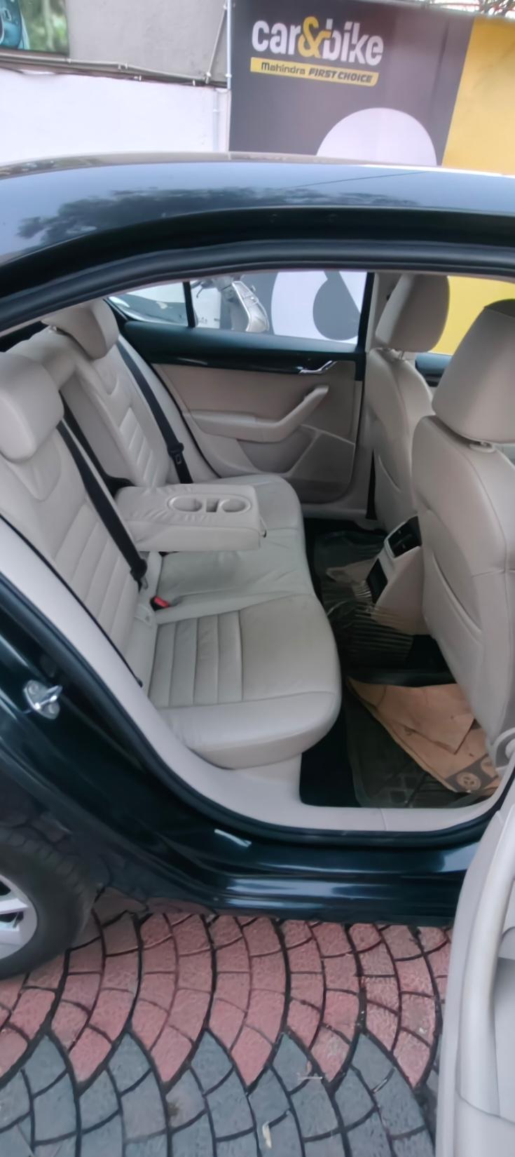 यूज़्ड 2014 स्कोडा ऑक्टाविया, Khatiwala Tank, Indore 10 यूज़्ड 2014 स्कोडा ऑक्टाविया, Khatiwala Tank, Indore 10