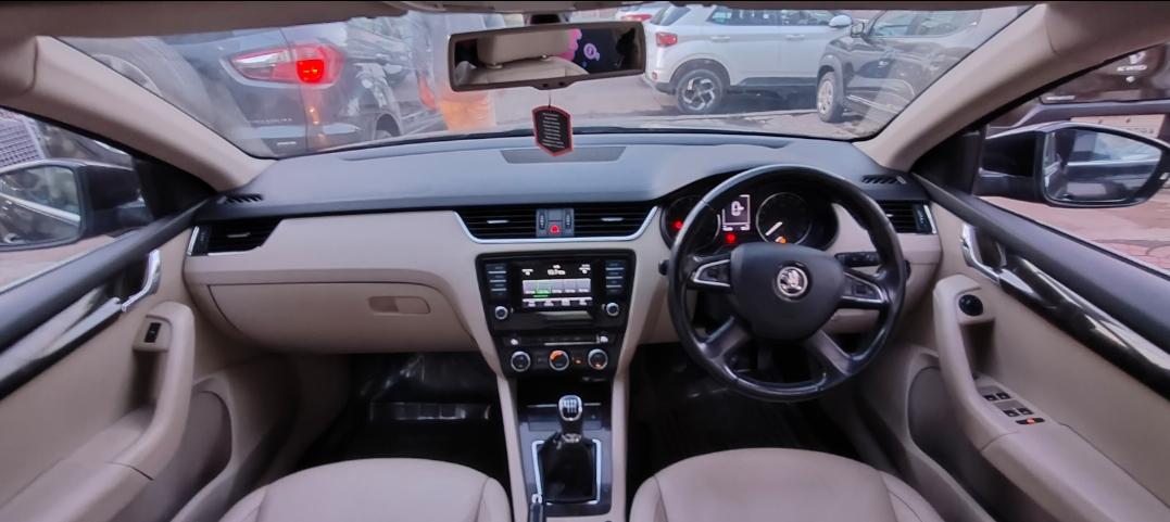 यूज़्ड 2014 स्कोडा ऑक्टाविया, Khatiwala Tank, Indore 8 यूज़्ड 2014 स्कोडा ऑक्टाविया, Khatiwala Tank, Indore 8