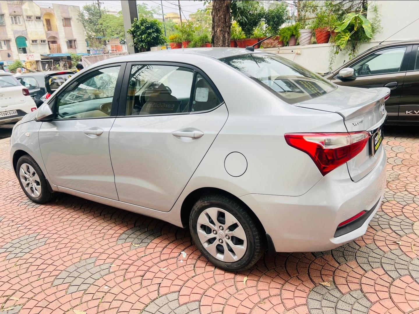 यूज़्ड 2019 ह्युंडई एक्सेंट, Khatiwala Tank, Indore 1 यूज़्ड 2019 ह्युंडई एक्सेंट, Khatiwala Tank, Indore 1