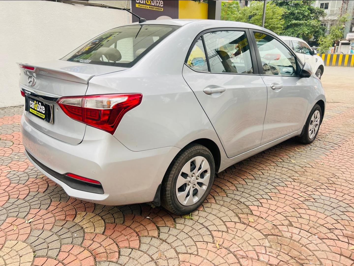 यूज़्ड 2019 ह्युंडई एक्सेंट, Khatiwala Tank, Indore 2 यूज़्ड 2019 ह्युंडई एक्सेंट, Khatiwala Tank, Indore 2