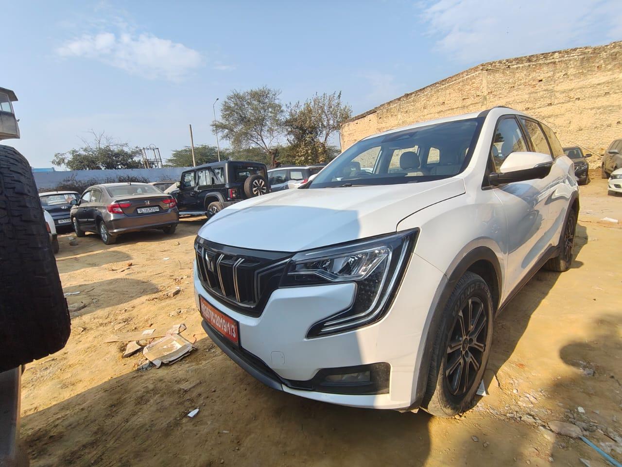 2024 महिंद्रा एक्सयूवी700 MX Petrol MT 7 STR 2024 महिंद्रा एक्सयूवी700 MX Petrol MT 7 STR