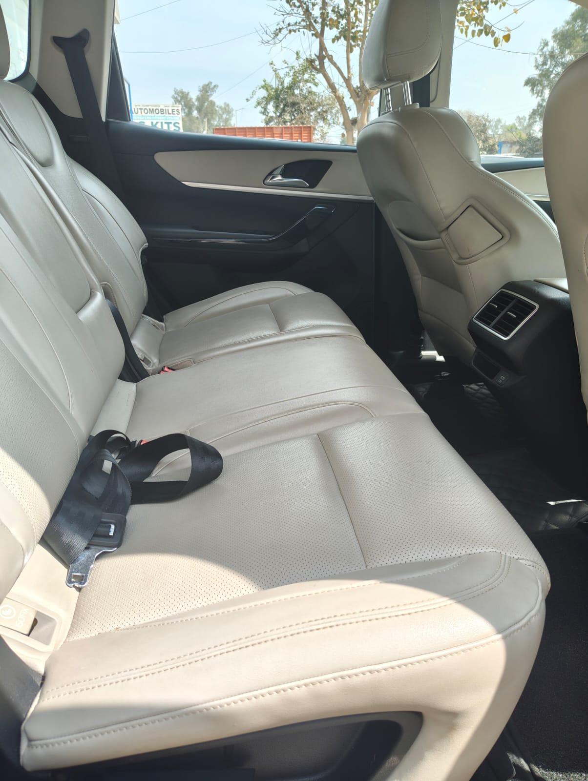 यूज़्ड 2024 महिंद्रा एक्सयूवी700, Palam Road, Gurgaon 7 यूज़्ड 2024 महिंद्रा एक्सयूवी700, Palam Road, Gurgaon 7