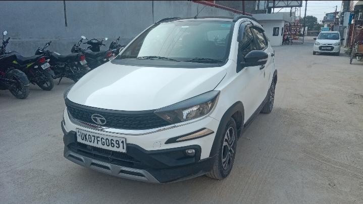 2022 टाटा टियागो एनआरजी XT Revotron 2022 टाटा टियागो एनआरजी XT Revotron