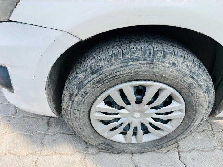 यूज़्ड 2013 मारुति सुजुकी स्विफ्ट डिज़ायर, Araghar, Dehradun 8 यूज़्ड 2013 मारुति सुजुकी स्विफ्ट डिज़ायर, Araghar, Dehradun 8