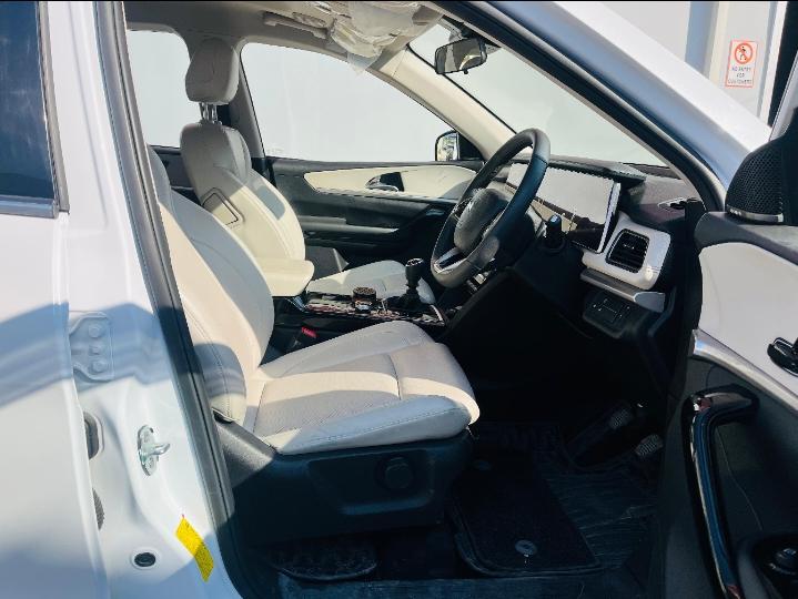 यूज़्ड 2025 महिंद्रा एक्सयूवी700, Araghar, Dehradun 14 यूज़्ड 2025 महिंद्रा एक्सयूवी700, Araghar, Dehradun 14