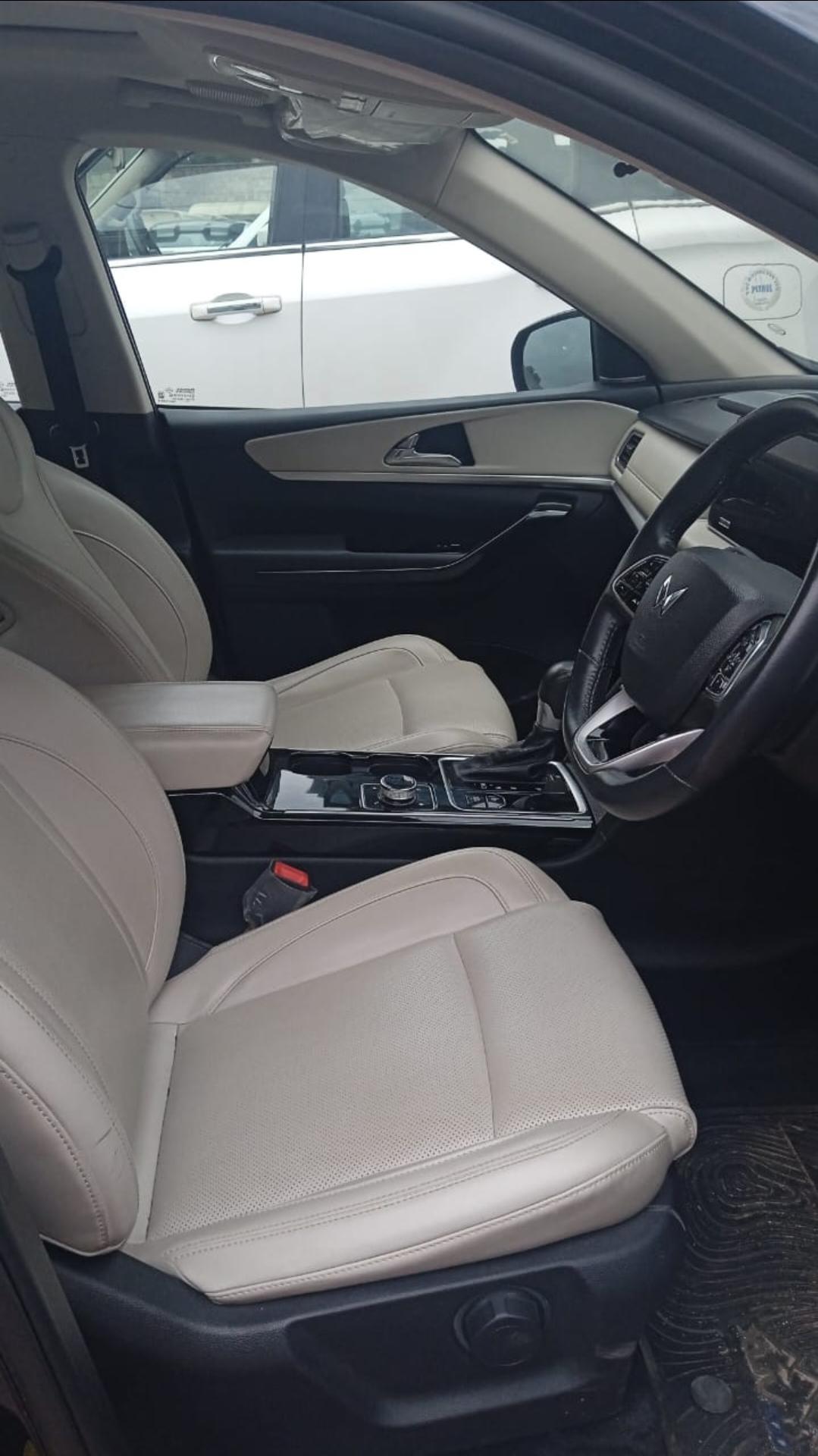 यूज़्ड 2023 महिंद्रा एक्सयूवी700, Cyberabad, Hyderabad 7 यूज़्ड 2023 महिंद्रा एक्सयूवी700, Cyberabad, Hyderabad 7