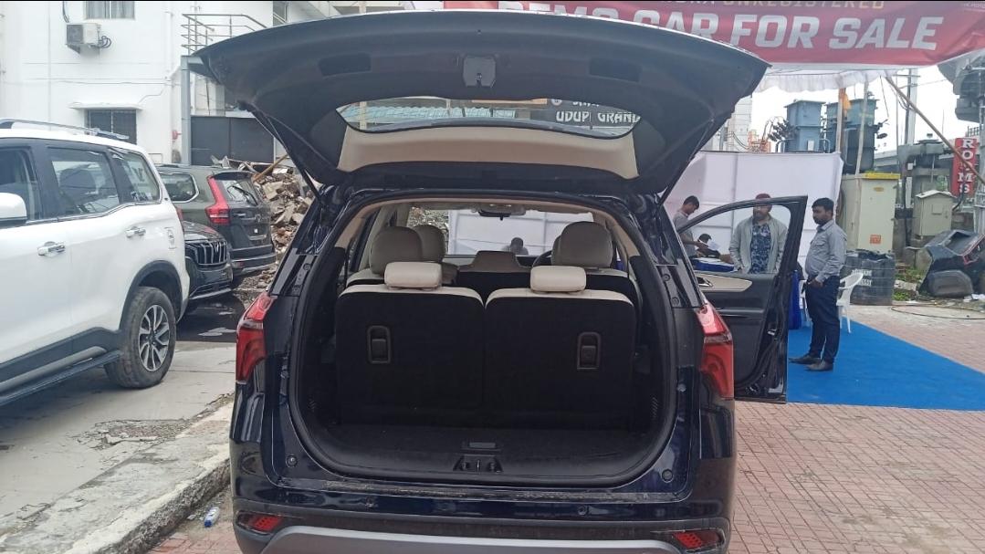 यूज़्ड 2023 महिंद्रा एक्सयूवी700, Cyberabad, Hyderabad 1 यूज़्ड 2023 महिंद्रा एक्सयूवी700, Cyberabad, Hyderabad 1