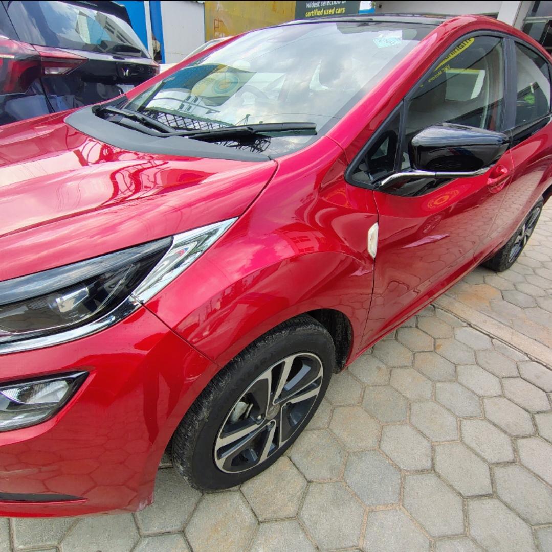 2023 टाटा अलट्रोज़ XZ Plus (S) iCNG 2023 टाटा अलट्रोज़ XZ Plus (S) iCNG