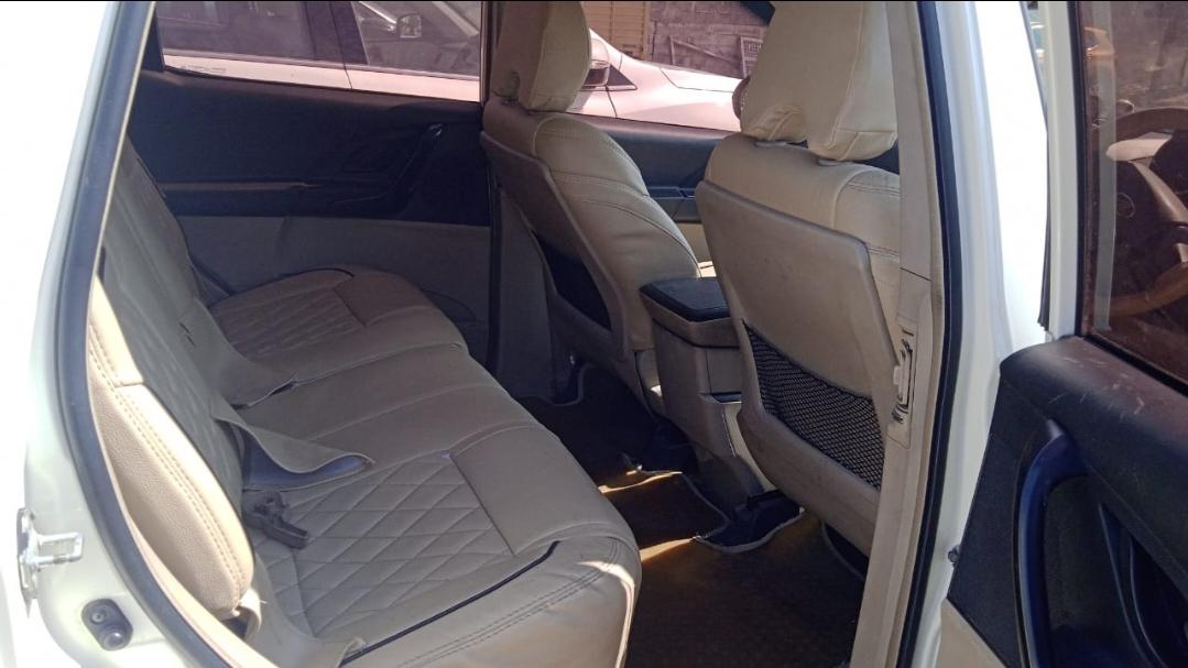 यूज़्ड 2017 महिंद्रा एक्सयूवी500, Cyberabad, Hyderabad 5 यूज़्ड 2017 महिंद्रा एक्सयूवी500, Cyberabad, Hyderabad 5