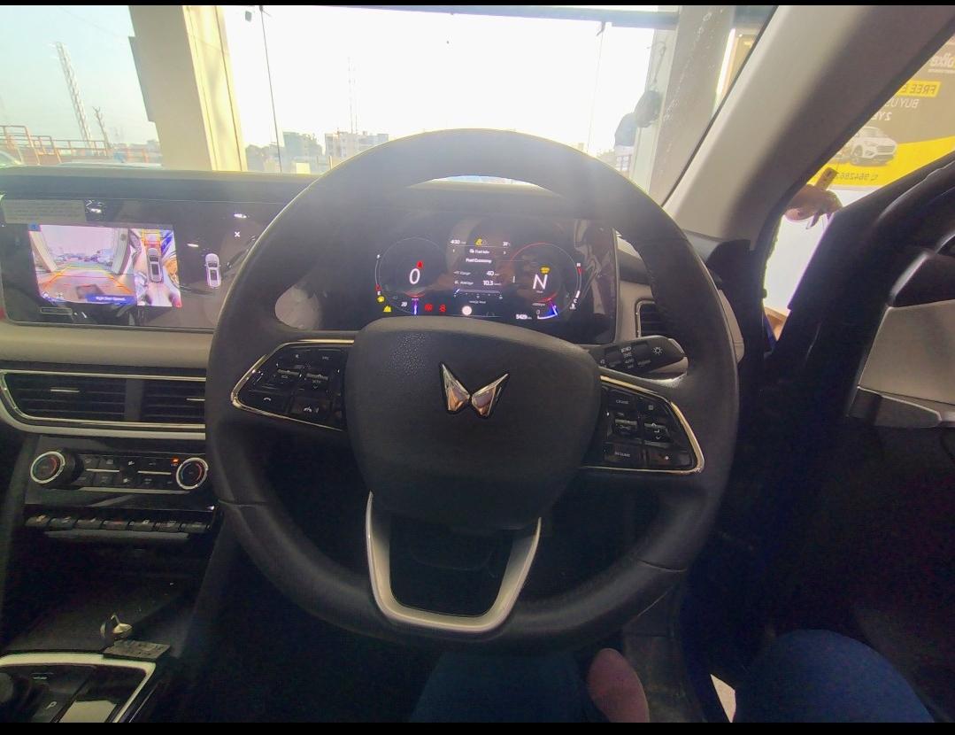 यूज़्ड 2025 महिंद्रा एक्सयूवी700, Cyberabad, Hyderabad 9 यूज़्ड 2025 महिंद्रा एक्सयूवी700, Cyberabad, Hyderabad 9