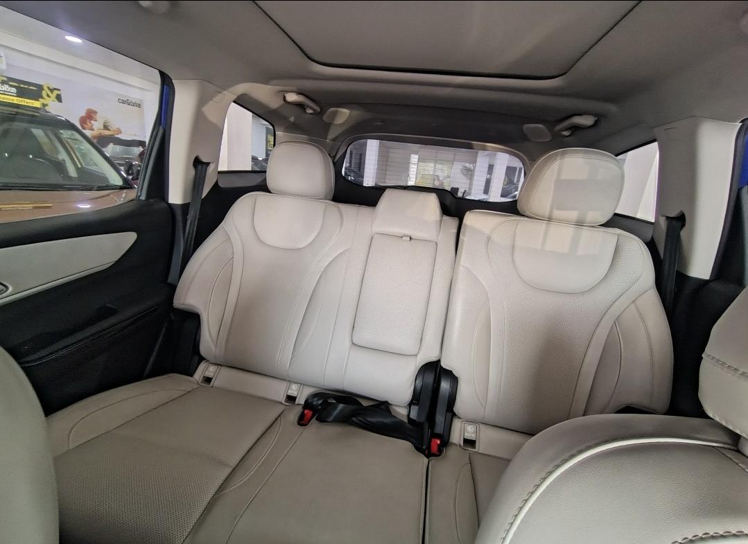 यूज़्ड 2025 महिंद्रा एक्सयूवी700, Cyberabad, Hyderabad 4 यूज़्ड 2025 महिंद्रा एक्सयूवी700, Cyberabad, Hyderabad 4