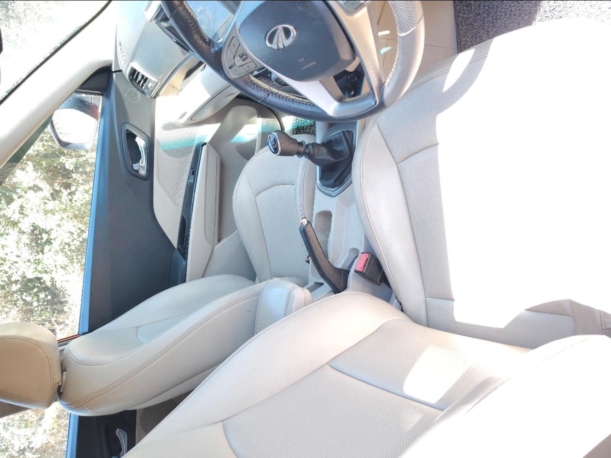 यूज़्ड 2019 महिंद्रा एक्सयूवी300, Bairia, Motihari 14 यूज़्ड 2019 महिंद्रा एक्सयूवी300, Bairia, Motihari 14