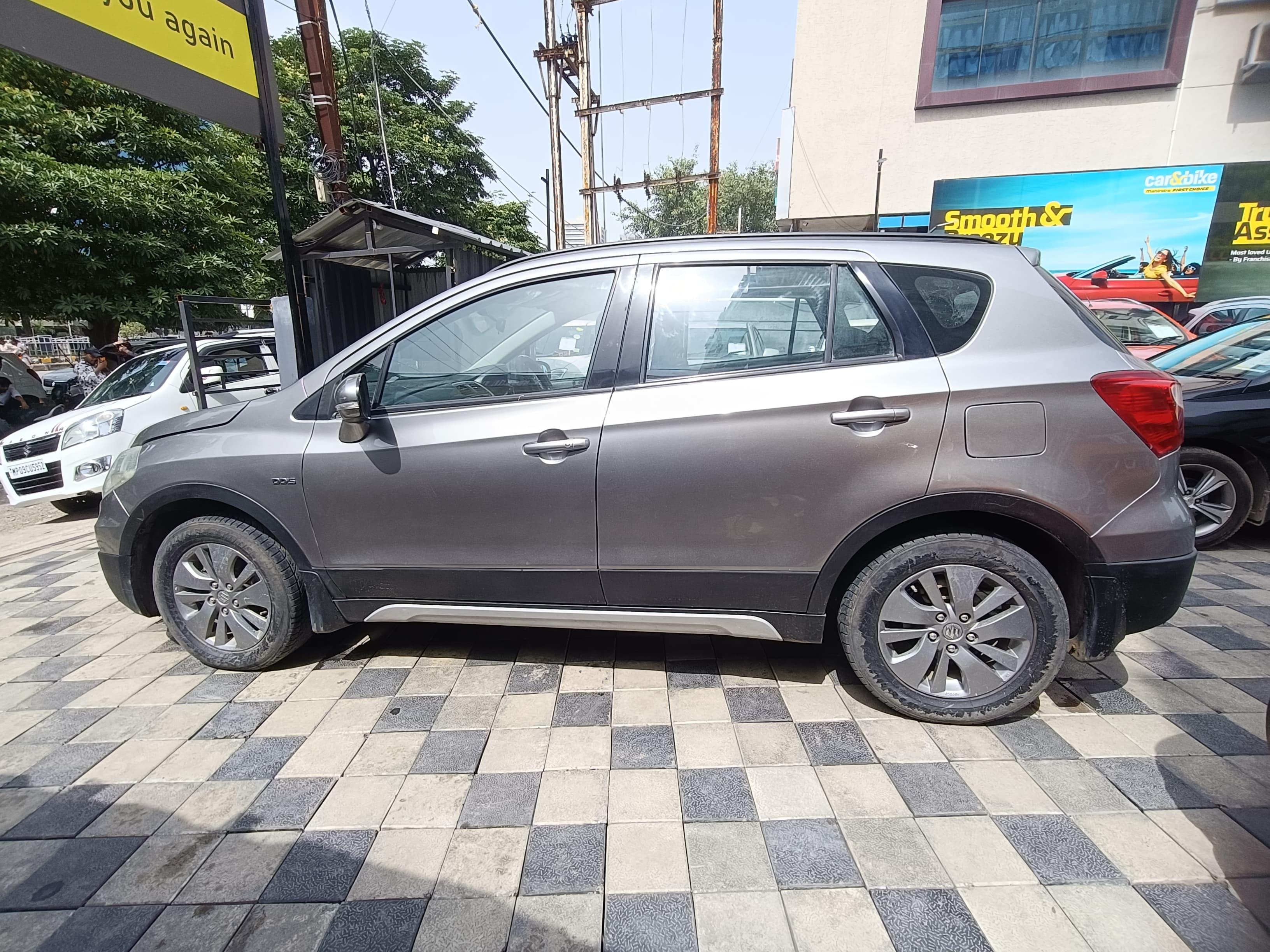 यूज़्ड 2016 मारुति सुजुकी एस-क्रॉस, Vijay Nagar, Indore 1 यूज़्ड 2016 मारुति सुजुकी एस-क्रॉस, Vijay Nagar, Indore 1