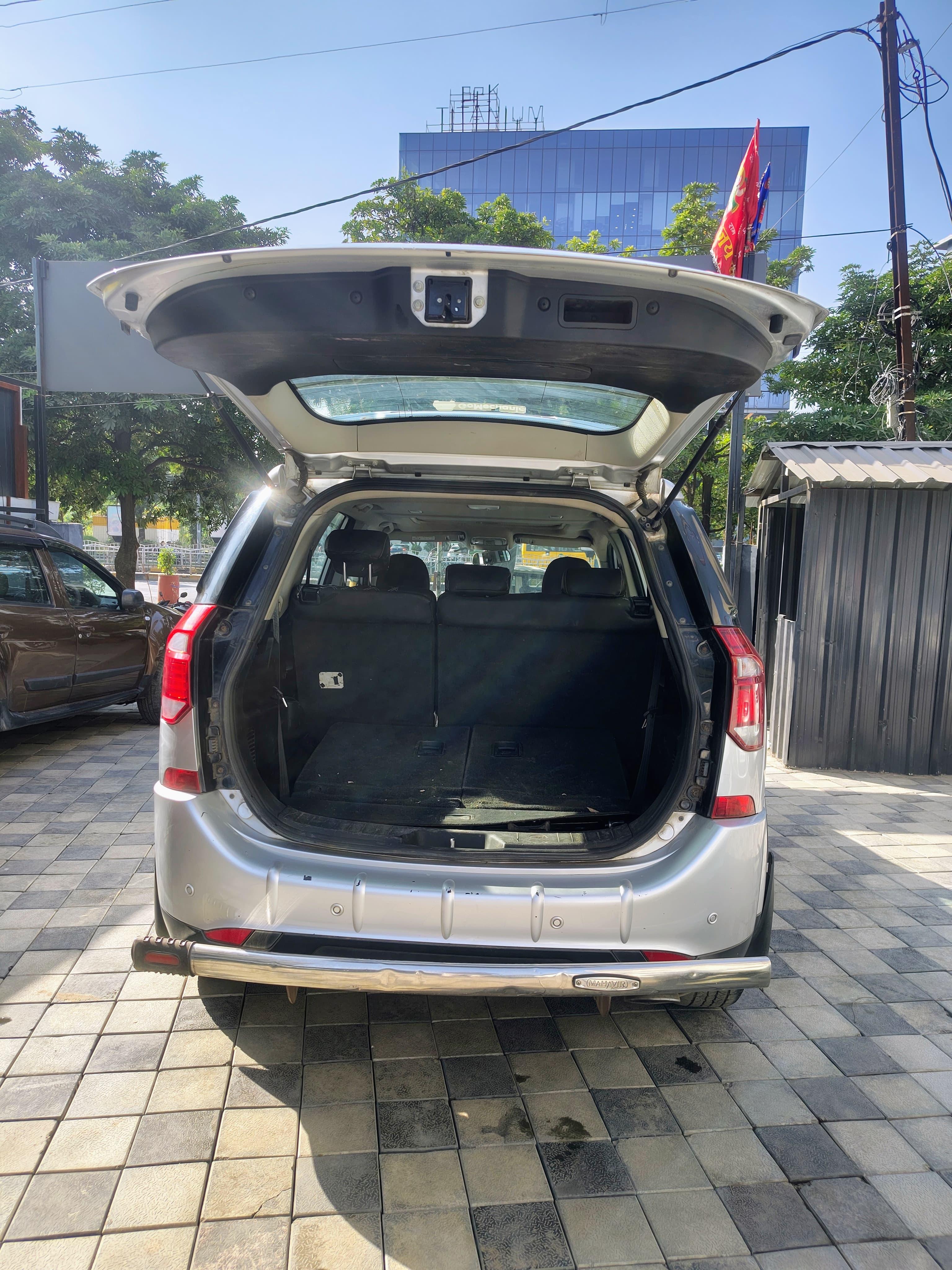 यूज़्ड 2018 महिंद्रा एक्सयूवी500, Vijay Nagar, Indore 9 यूज़्ड 2018 महिंद्रा एक्सयूवी500, Vijay Nagar, Indore 9