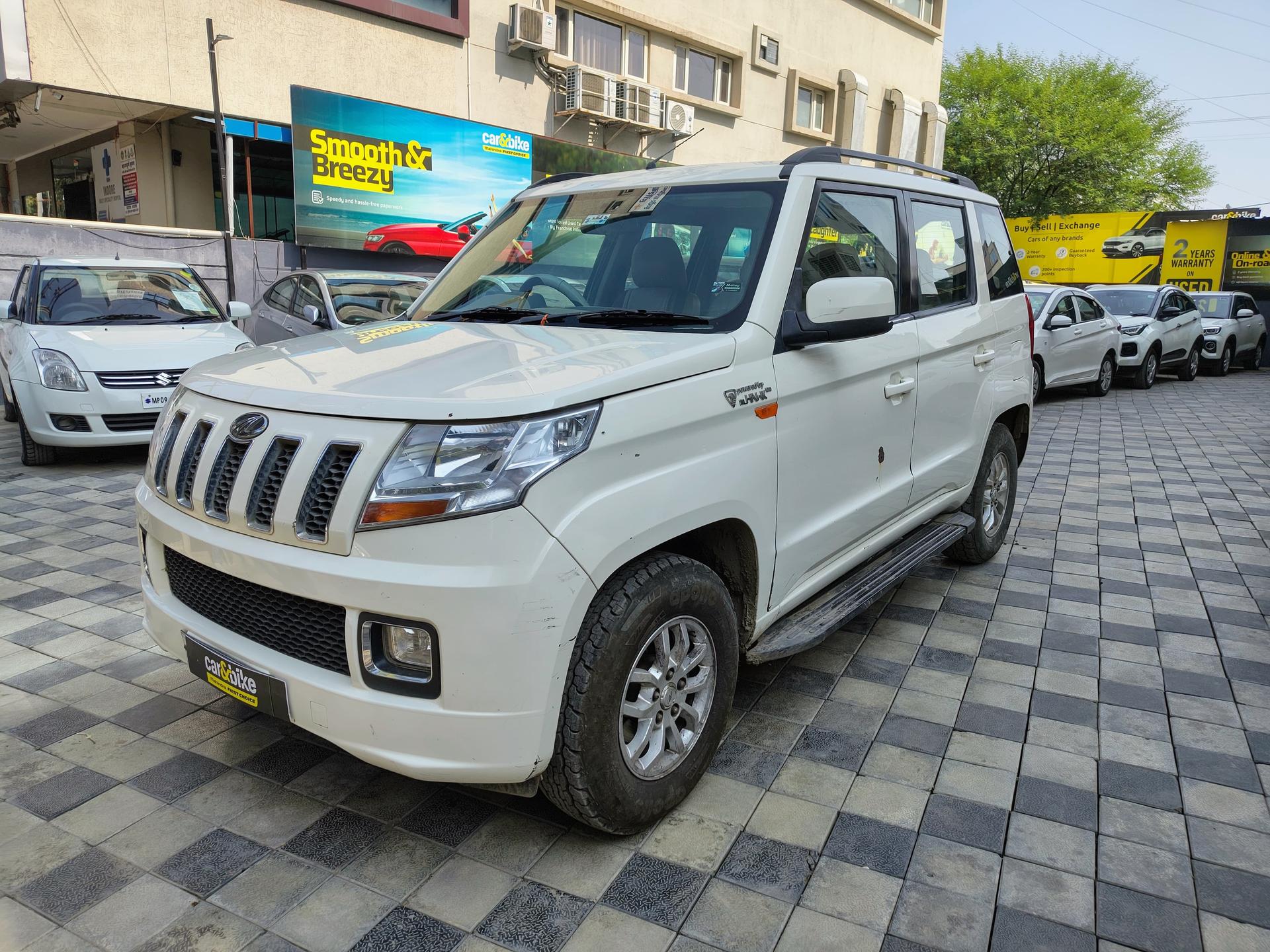 2018 महिंद्रा टीयूवी300 T8 100HP 2018 महिंद्रा टीयूवी300 T8 100HP