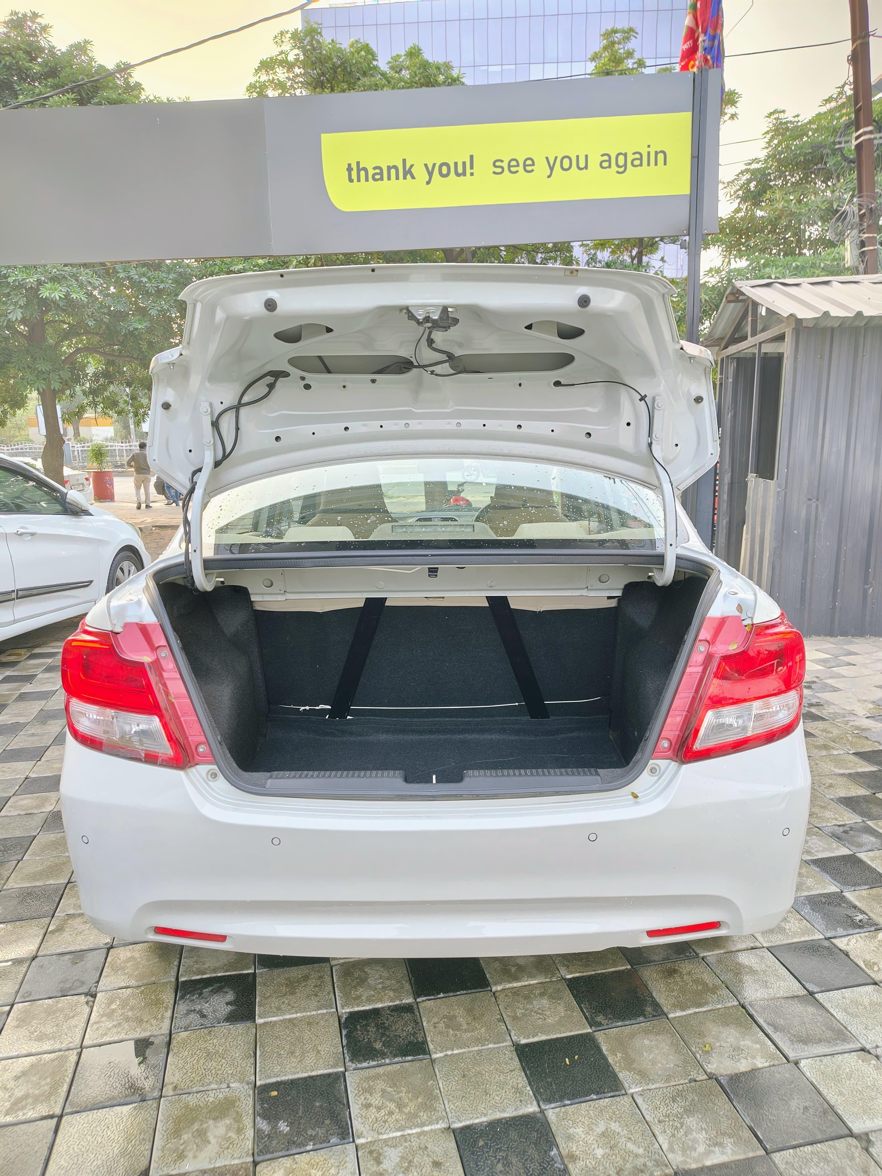 यूज़्ड 2021 मारुति सुजुकी डिजायर, Vijay Nagar, Indore 9 यूज़्ड 2021 मारुति सुजुकी डिजायर, Vijay Nagar, Indore 9