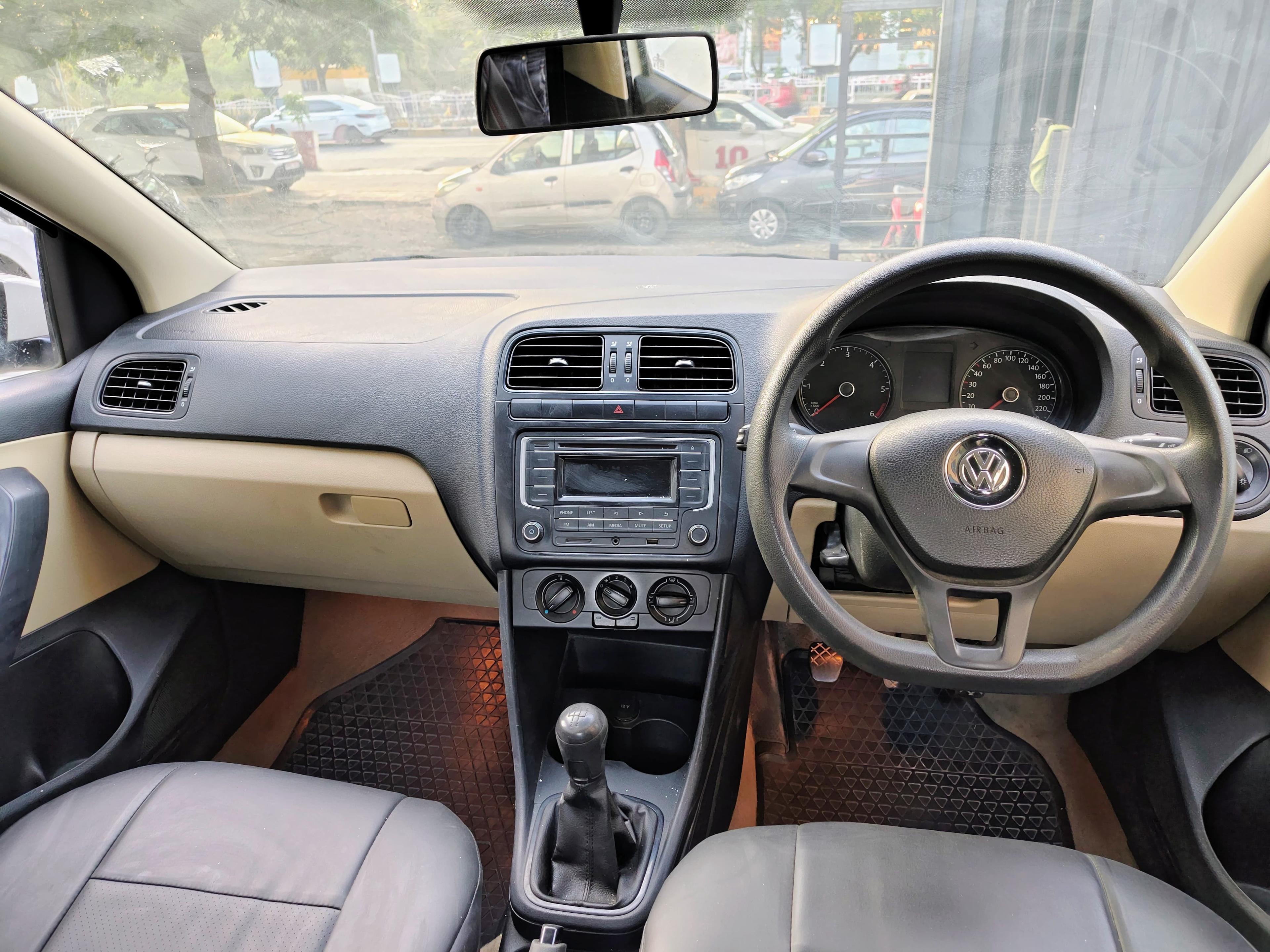 यूज़्ड 2016 फॉक्सवैगन एमियो, Vijay Nagar, Indore 11 यूज़्ड 2016 फॉक्सवैगन एमियो, Vijay Nagar, Indore 11