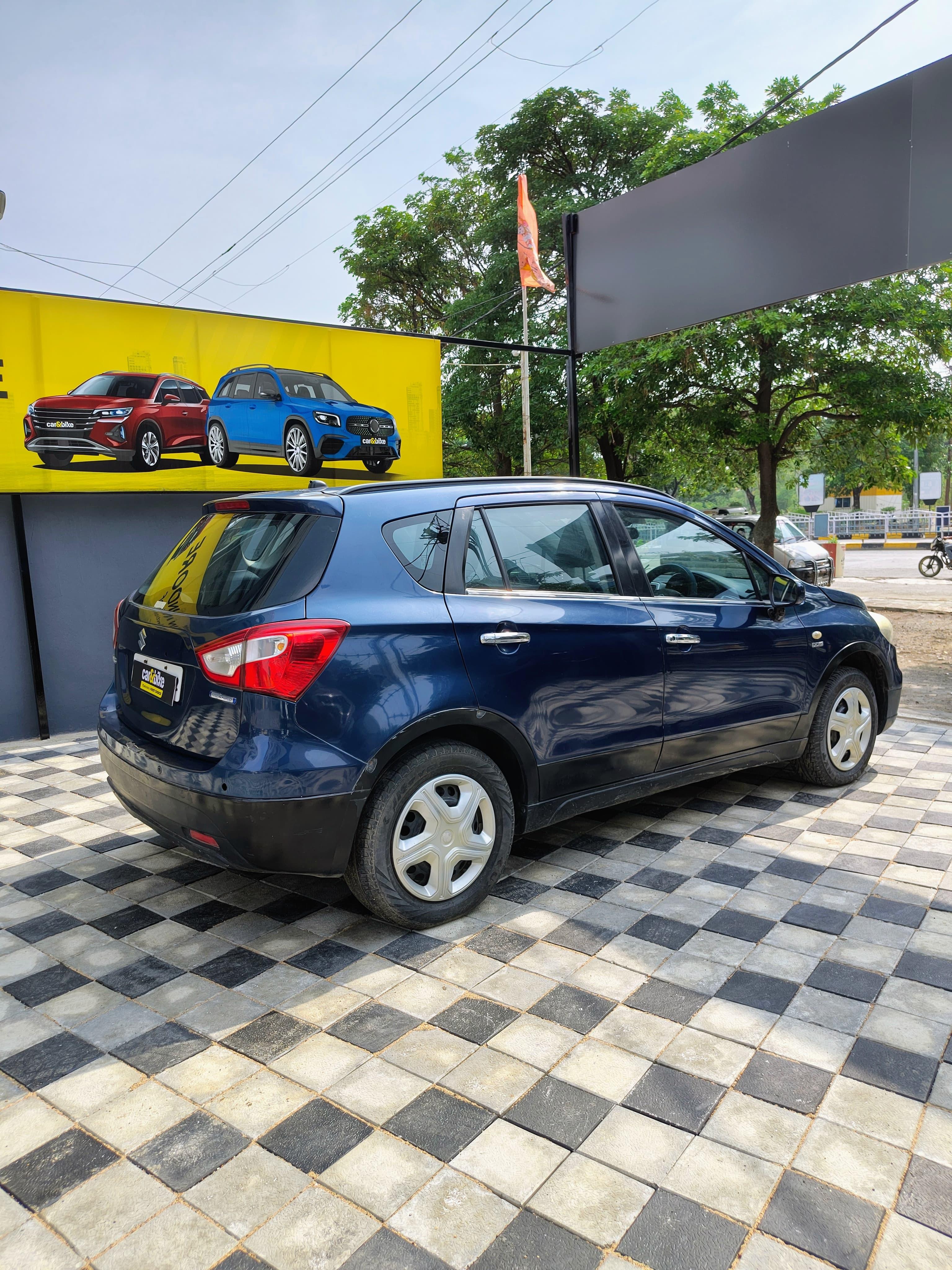 यूज़्ड 2017 मारुति सुजुकी एस-क्रॉस, Vijay Nagar, Indore 3 यूज़्ड 2017 मारुति सुजुकी एस-क्रॉस, Vijay Nagar, Indore 3