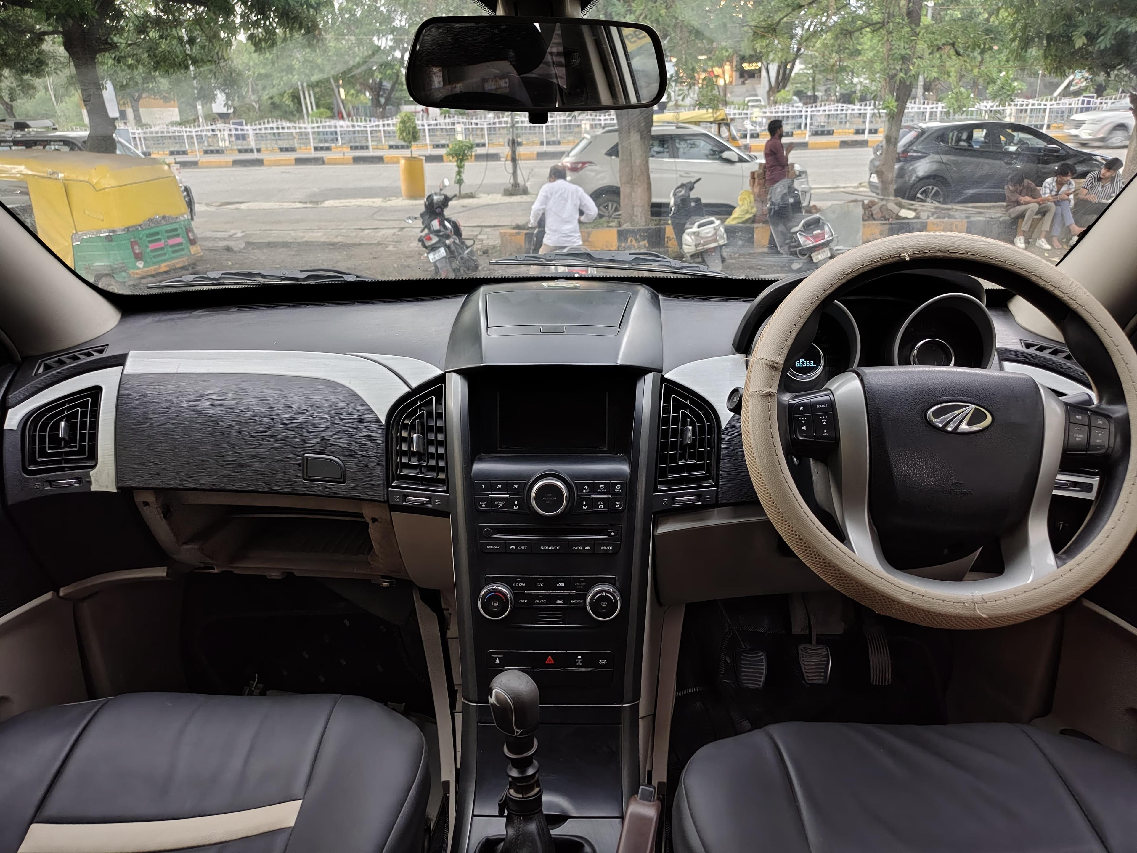 यूज़्ड 2016 महिंद्रा एक्सयूवी500, Vijay Nagar, Indore 10 यूज़्ड 2016 महिंद्रा एक्सयूवी500, Vijay Nagar, Indore 10