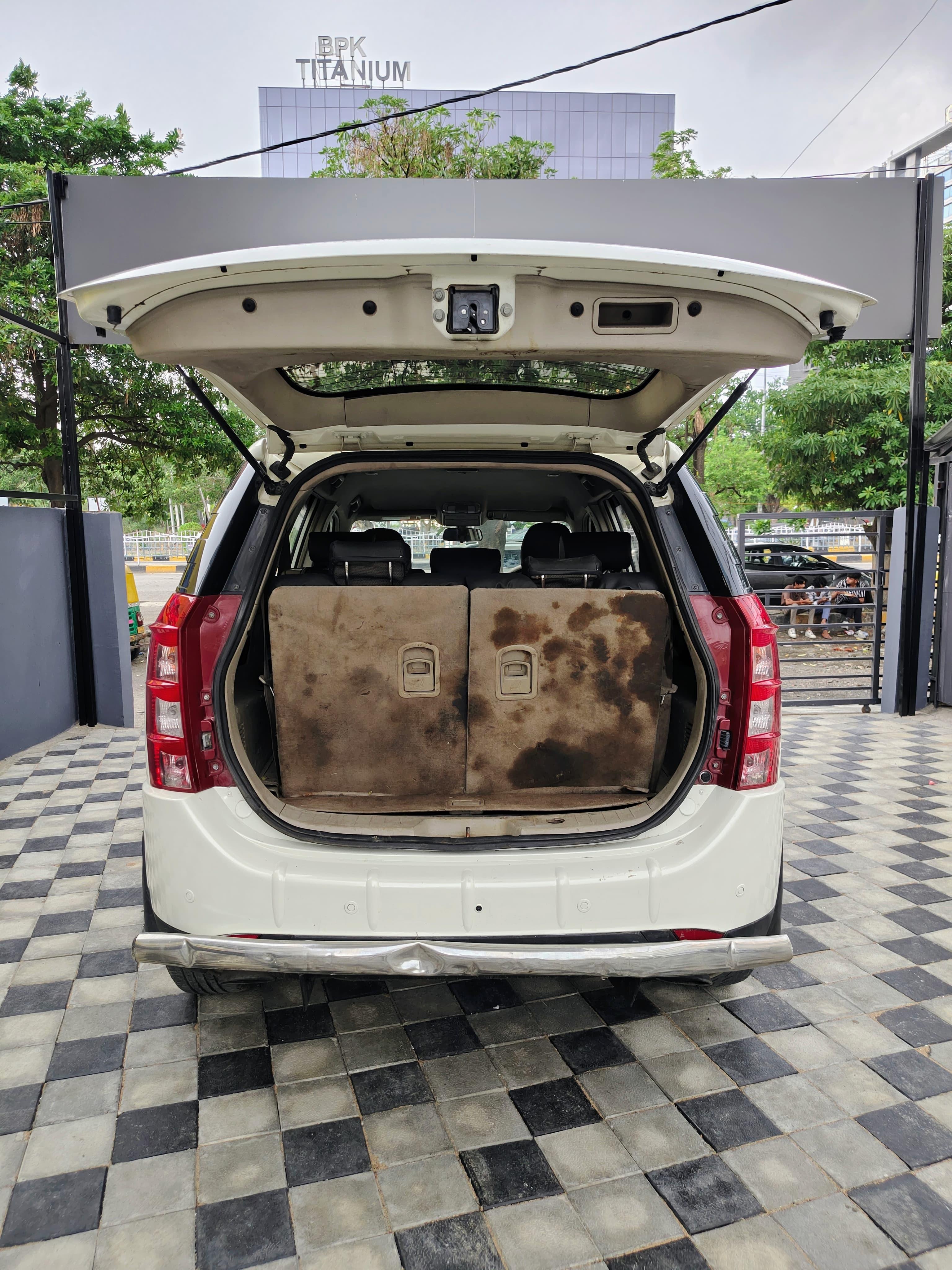 यूज़्ड 2016 महिंद्रा एक्सयूवी500, Vijay Nagar, Indore 8 यूज़्ड 2016 महिंद्रा एक्सयूवी500, Vijay Nagar, Indore 8