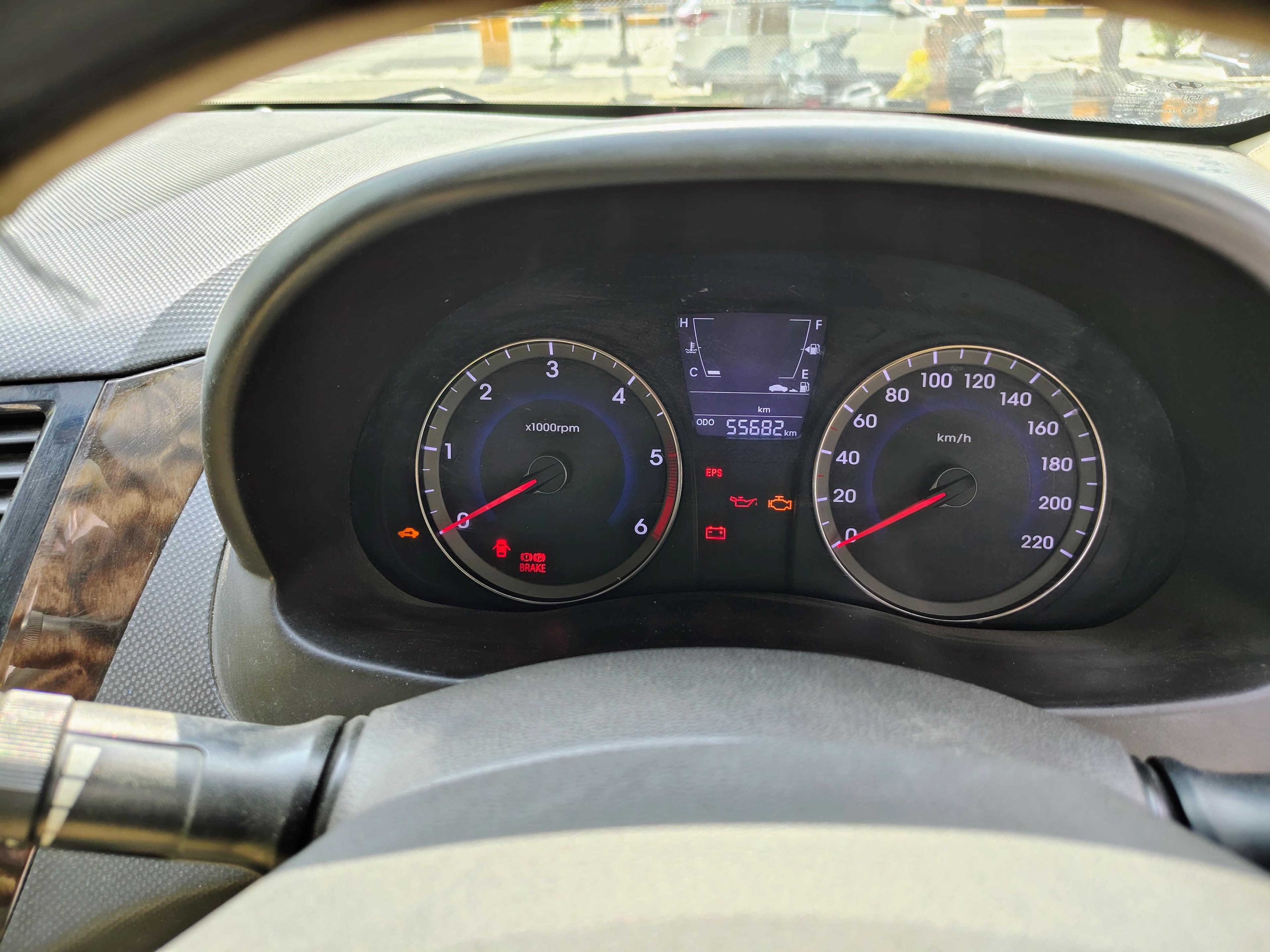 यूज़्ड 2014 ह्युंडई फ्लयूडिक वरना, Vijay Nagar, Indore 8 यूज़्ड 2014 ह्युंडई फ्लयूडिक वरना, Vijay Nagar, Indore 8