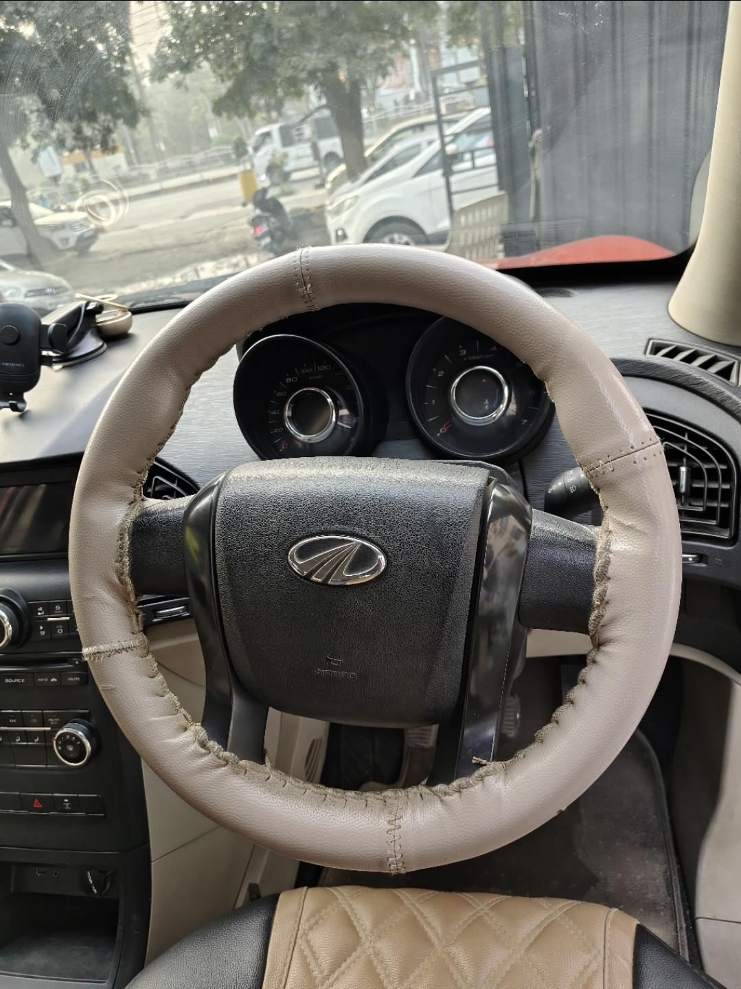 यूज़्ड 2016 महिंद्रा एक्सयूवी500, Vijay Nagar, Indore 9 यूज़्ड 2016 महिंद्रा एक्सयूवी500, Vijay Nagar, Indore 9