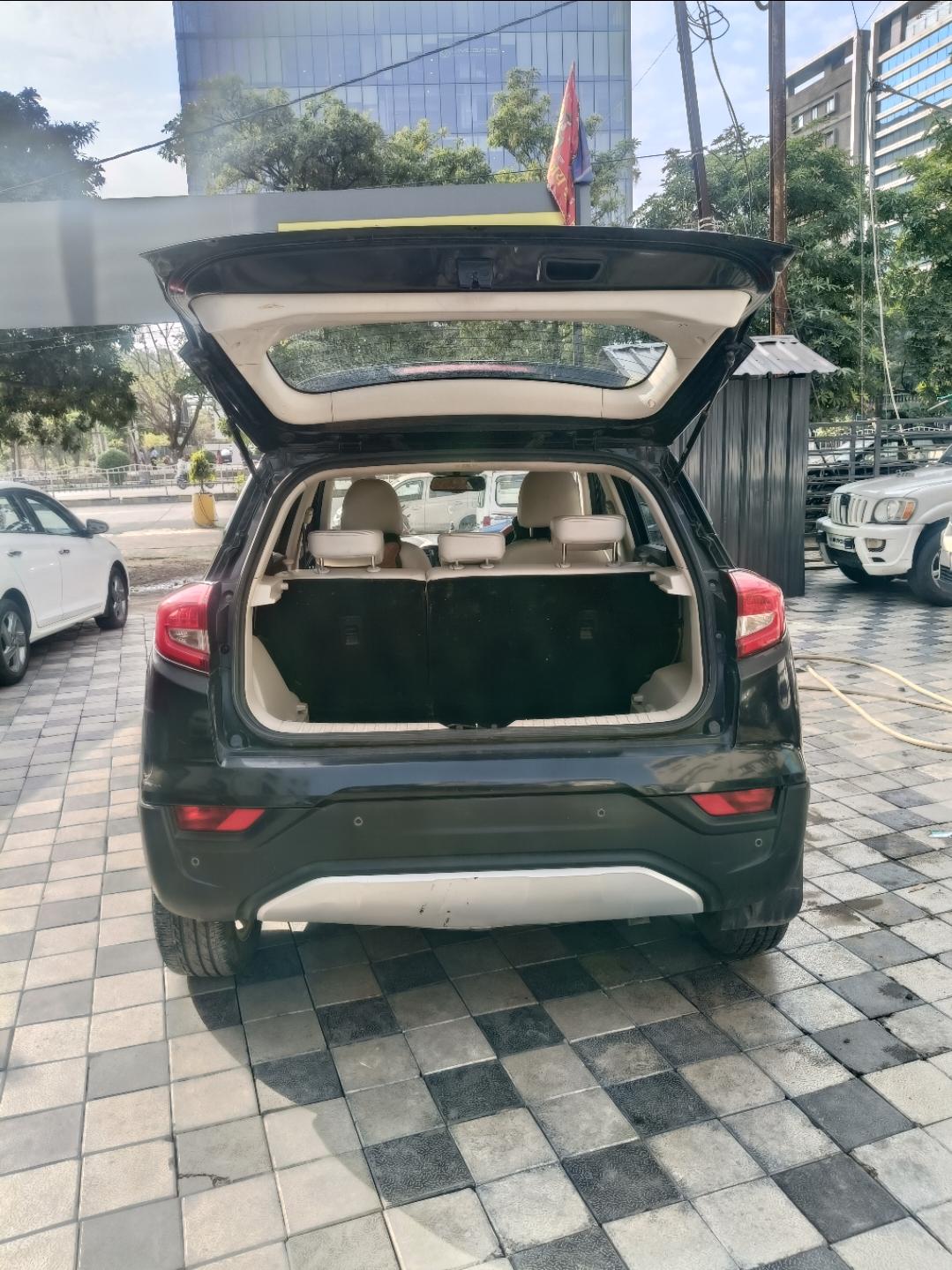 यूज़्ड 2021 महिंद्रा एक्सयूवी300, Vijay Nagar, Indore 9 यूज़्ड 2021 महिंद्रा एक्सयूवी300, Vijay Nagar, Indore 9