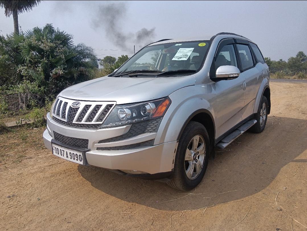 2013 महिंद्रा एक्सयूवी500 W8 FWD 2013 महिंद्रा एक्सयूवी500 W8 FWD
