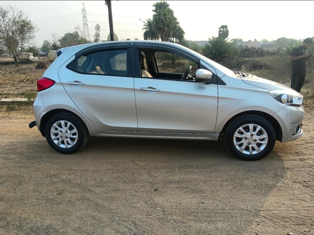 यूज़्ड 2017 टाटा टियागो, Berhampur (GM), Berhampur 5 यूज़्ड 2017 टाटा टियागो, Berhampur (GM), Berhampur 5