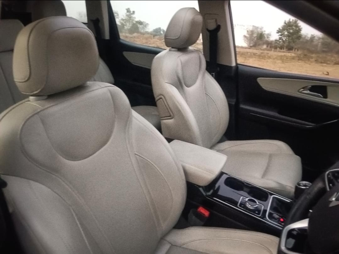 यूज़्ड 2022 महिंद्रा एक्सयूवी700, Berhampur (GM), Berhampur 15 यूज़्ड 2022 महिंद्रा एक्सयूवी700, Berhampur (GM), Berhampur 15