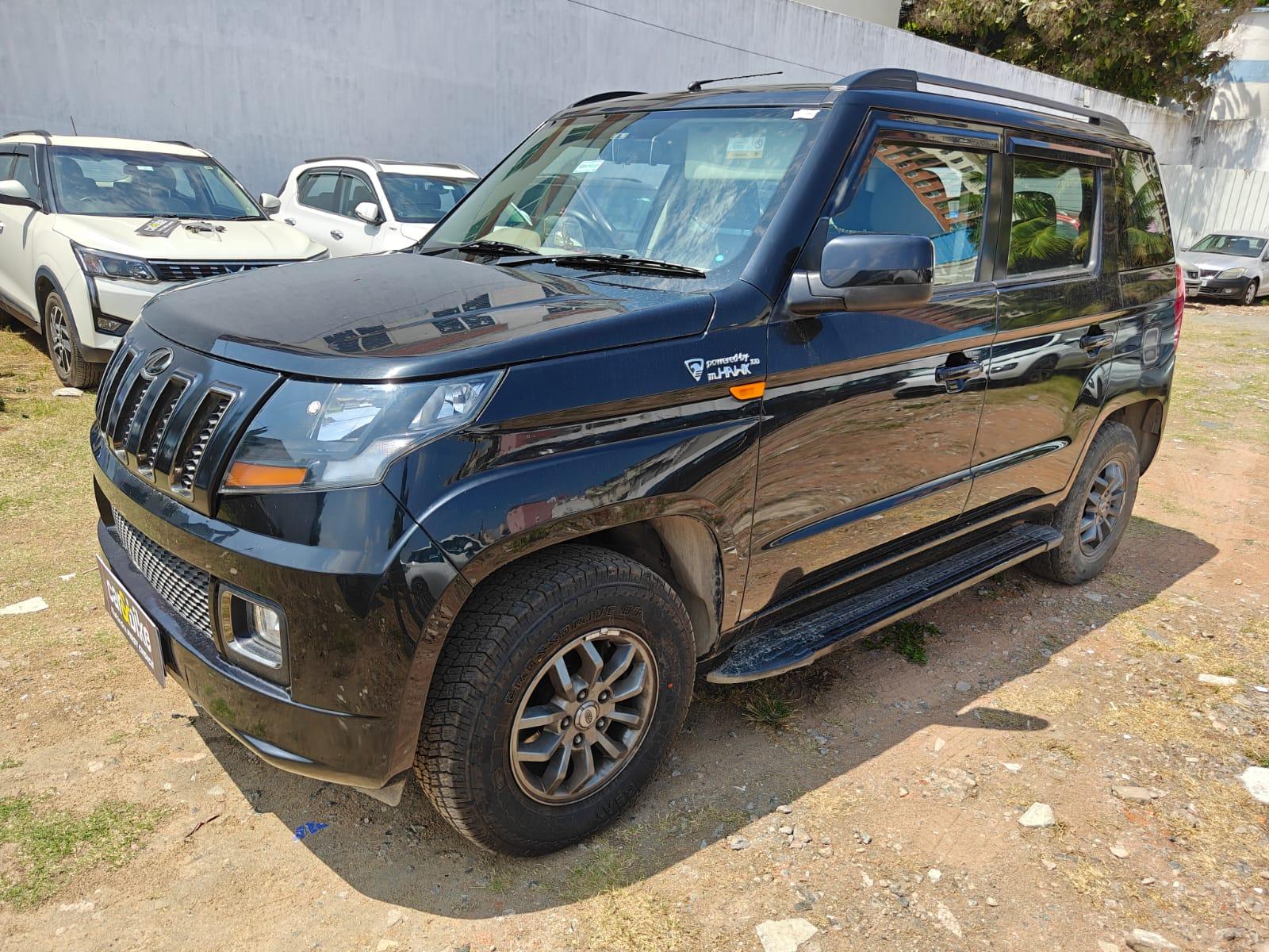 2017 महिंद्रा टीयूवी300 T10 100HP 2017 महिंद्रा टीयूवी300 T10 100HP