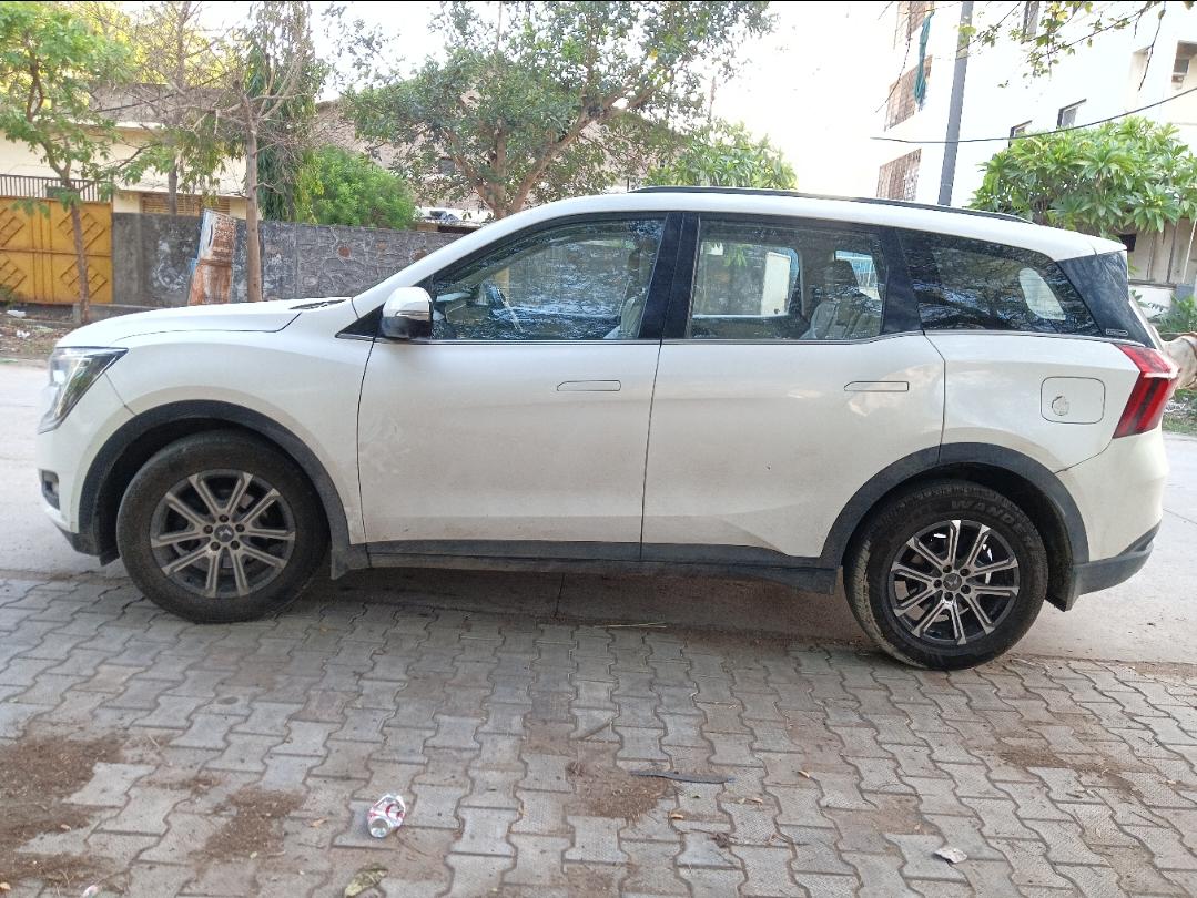 2023 महिंद्रा एक्सयूवी700 AX7 AT AWD Luxury Diesel 7 STR 2023 महिंद्रा एक्सयूवी700 AX7 AT AWD Luxury Diesel 7 STR