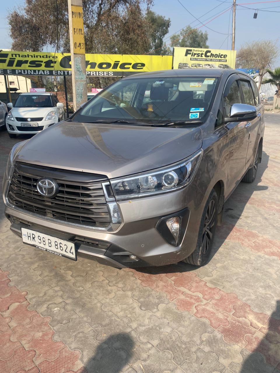 2021 टोयोटा इनोवा क्रिस्टा 2.4 ZX MT 7-Seater 2021 टोयोटा इनोवा क्रिस्टा 2.4 ZX MT 7-Seater