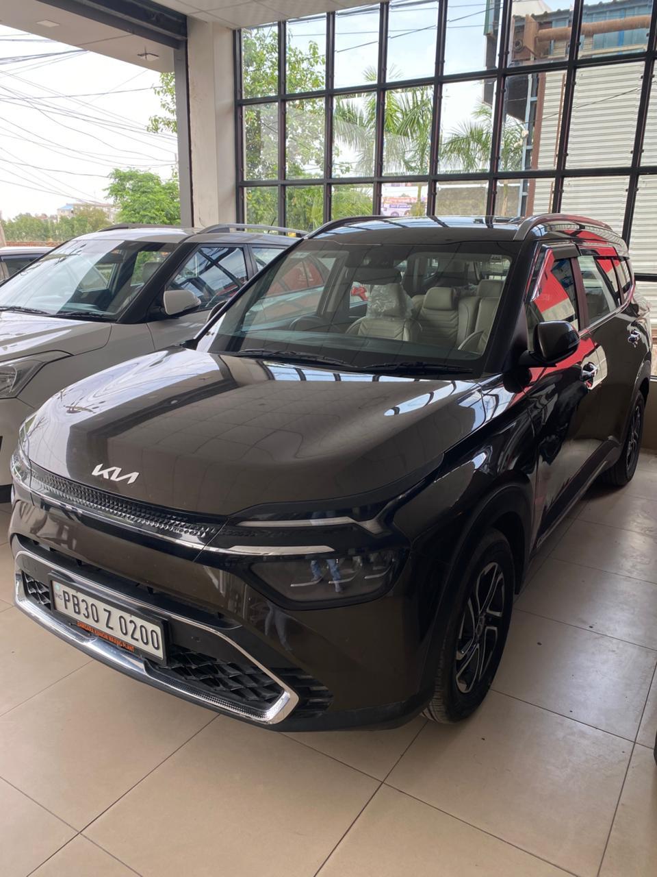 2022 किया कैरेंस Luxury Plus 1.4 DCT Petrol 6 STR 2022 किया कैरेंस Luxury Plus 1.4 DCT Petrol 6 STR