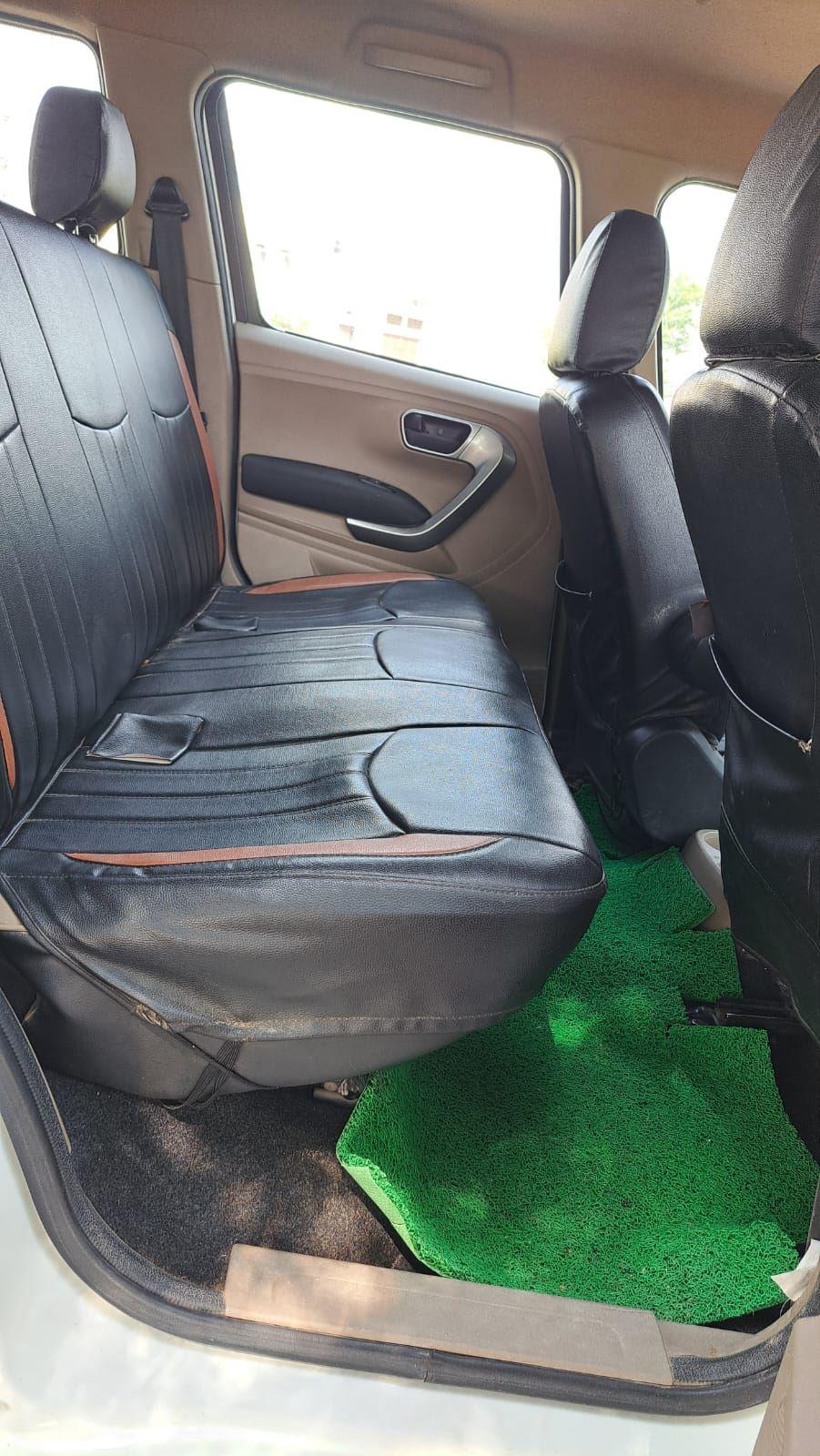 यूज़्ड 2019 महिंद्रा टीयूवी300, Shiv Bari, Bikaner 14 यूज़्ड 2019 महिंद्रा टीयूवी300, Shiv Bari, Bikaner 14