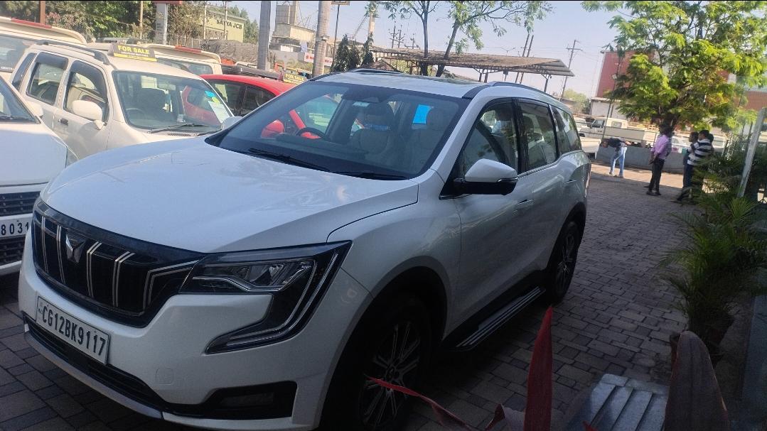 2023 महिंद्रा एक्सयूवी700 AX7 MT Luxury Diesel 7 STR 2023 महिंद्रा एक्सयूवी700 AX7 MT Luxury Diesel 7 STR