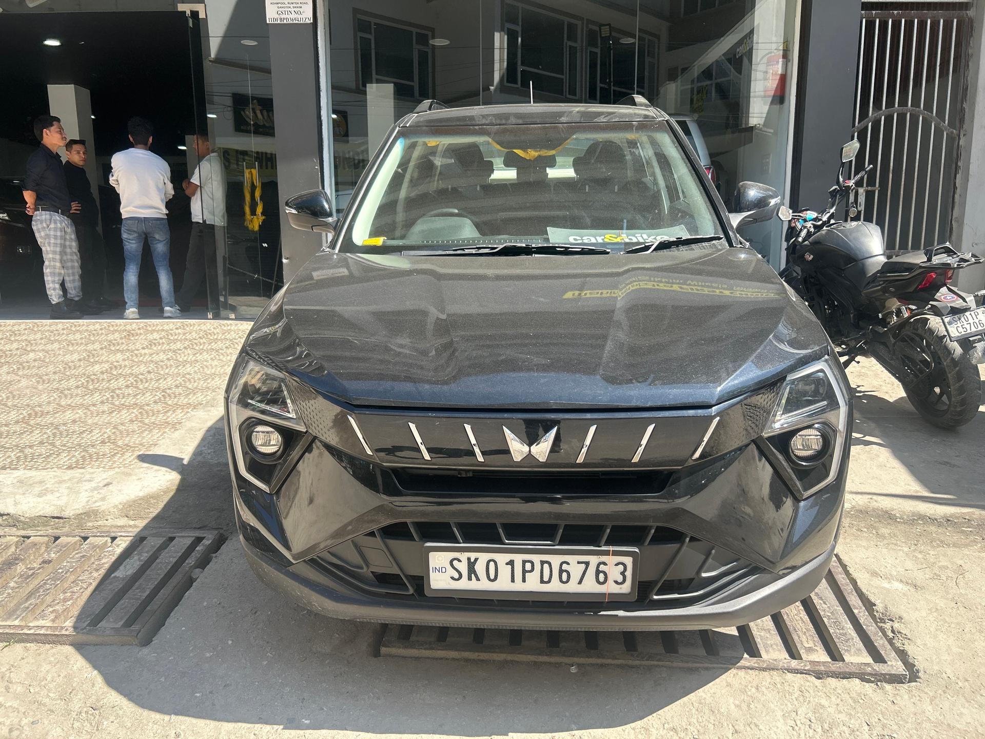 2024 महिंद्रा एक्सयूवी 3XO AX5 1.2 L TCMPFi AT 2024 महिंद्रा एक्सयूवी 3XO AX5 1.2 L TCMPFi AT