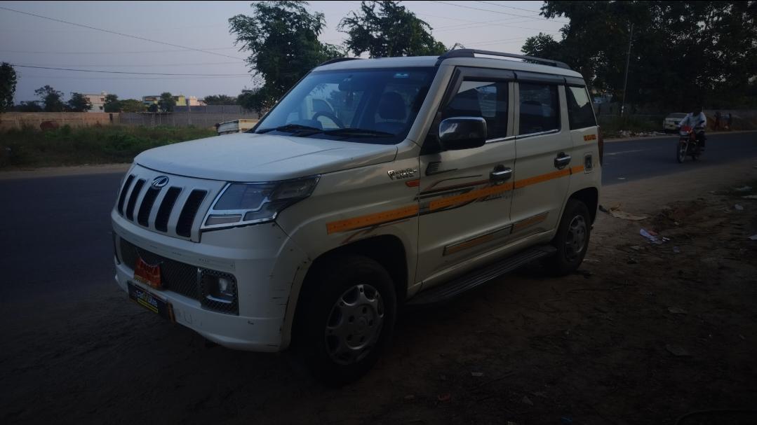 2017 महिंद्रा टीयूवी300 T6 2017 महिंद्रा टीयूवी300 T6