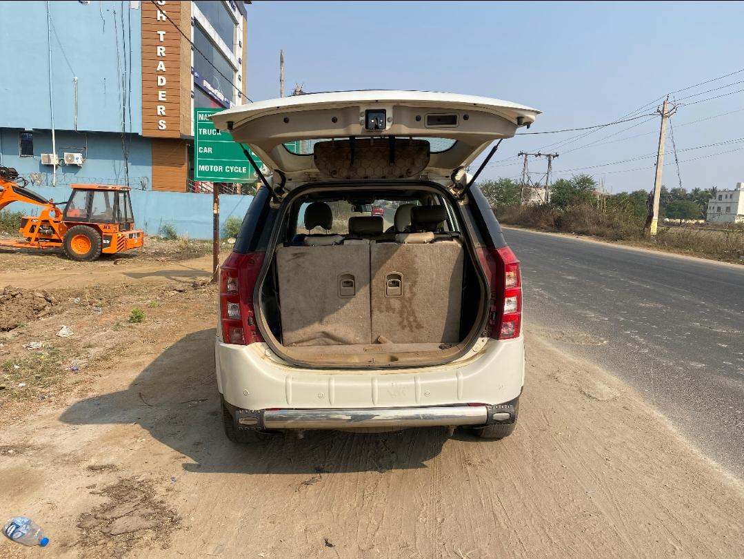 यूज़्ड 2017 महिंद्रा एक्सयूवी500, Balangir Court, Balangir 9 यूज़्ड 2017 महिंद्रा एक्सयूवी500, Balangir Court, Balangir 9