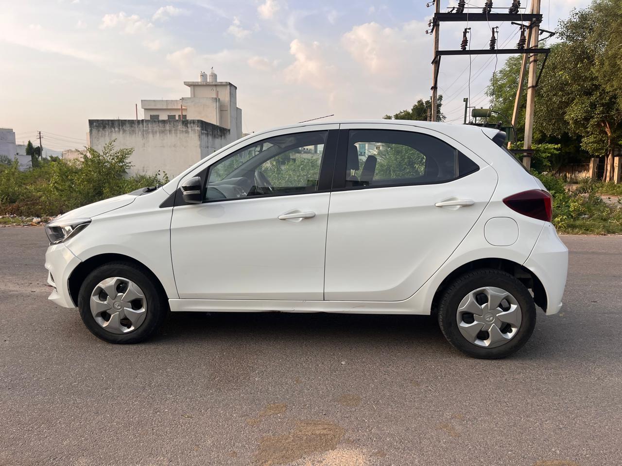 यूज़्ड 2024 टाटा टियागो, Mahuakhurd, Alwar 1 यूज़्ड 2024 टाटा टियागो, Mahuakhurd, Alwar 1