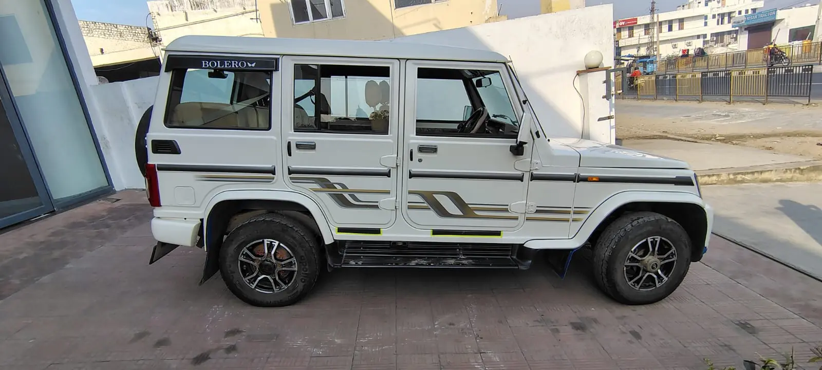 यूज़्ड 2023 महिंद्रा बोलेरो, Mahuakhurd, Alwar 4 यूज़्ड 2023 महिंद्रा बोलेरो, Mahuakhurd, Alwar 4