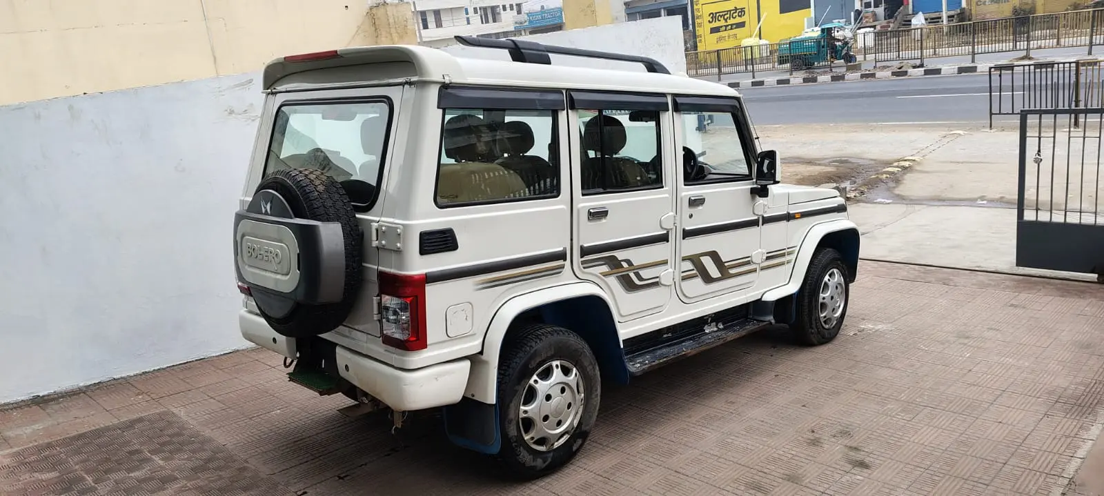 यूज़्ड 2023 महिंद्रा बोलेरो, Mahuakhurd, Alwar 3 यूज़्ड 2023 महिंद्रा बोलेरो, Mahuakhurd, Alwar 3